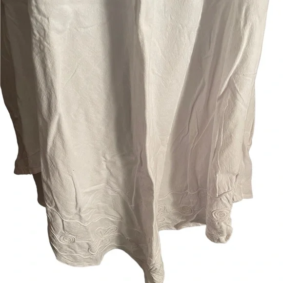 WHiTE SIMPLE COMFORTABLE DRESS.   BL/RD 13.  12603 - Picture 7 of 7